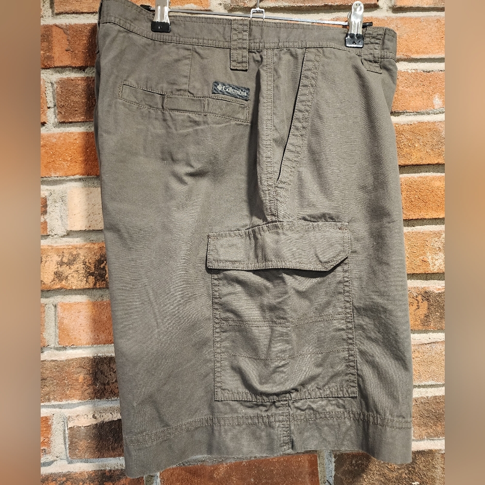 Columbia Cargo Hiking Shorts Dark Army Green Mens Size 36